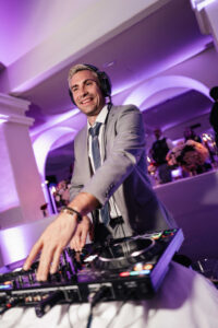 DJ